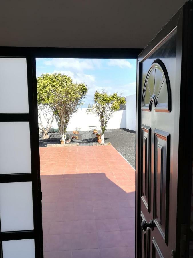 Vivienda Vacacional La Canada Tinajo Exterior photo